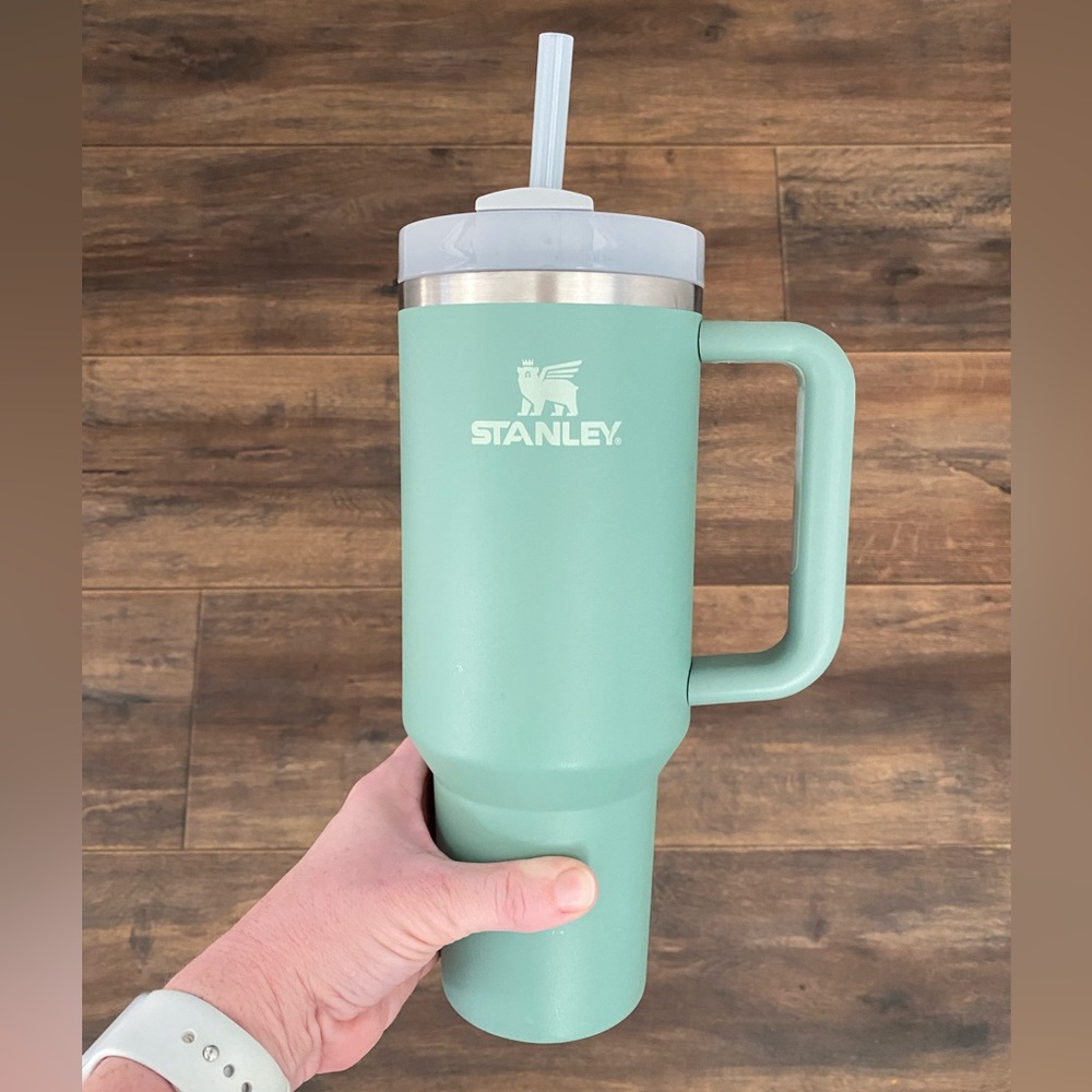 Stanley 40oz Flowstate Quencher
